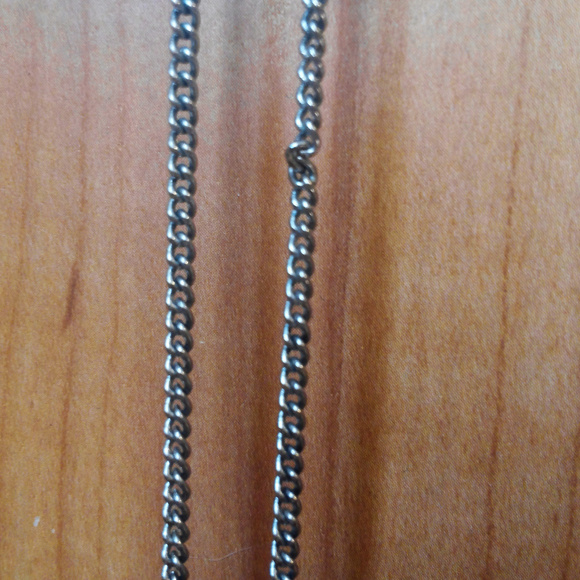 Eiffel Tower Necklace - Picture 4 of 4